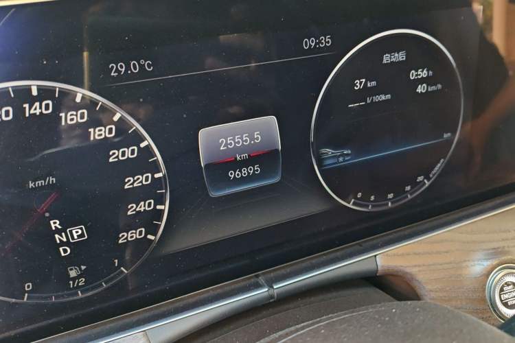 Used Mercedes-Benz E-Class 2020 Restyled E 300 L Exclusive Edition Odometer Close Up