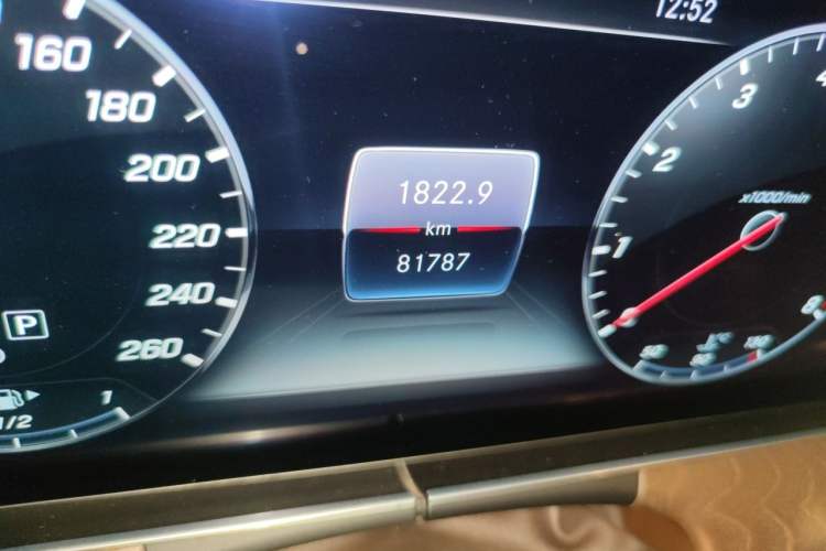 Used Mercedes-Benz E-Class 2020 Restyled E 300 L Exclusive Edition Odometer Close Up