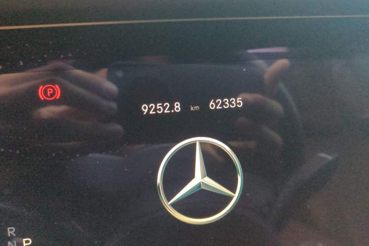 Used Mercedes-Benz E-Class 2020 Restyled E 300 L Exclusive Edition Odometer Close Up