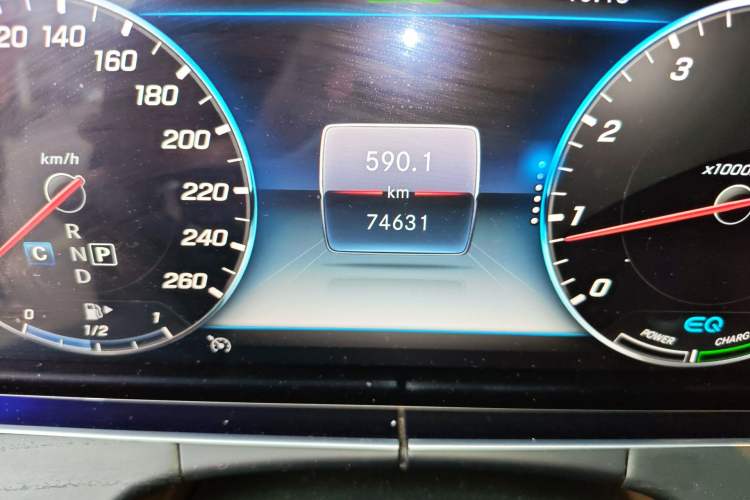 Used Mercedes-Benz E-Class 2020 Facelift E 260 L Sport Edition Odometer Close Up