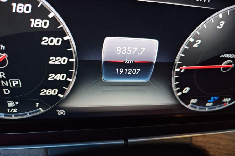 Used Mercedes-Benz E-Class 2020 Facelift E 300 L Stylish Edition Odometer Close Up