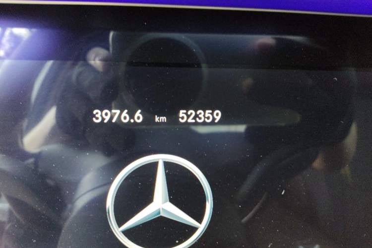 Used Mercedes-Benz E-Class 2020 Facelift E 300 L Stylish Edition Odometer Close Up