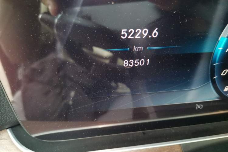 Used Mercedes-Benz E-Class 2020 Restyled E 300 L Exclusive Edition Odometer Close Up