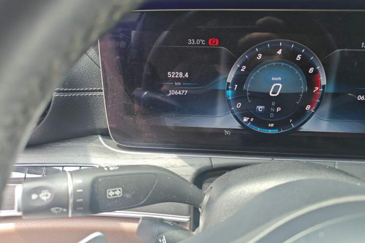 Used Mercedes-Benz E-Class 2020 E 300 L Sport Luxury Edition Odometer Close Up