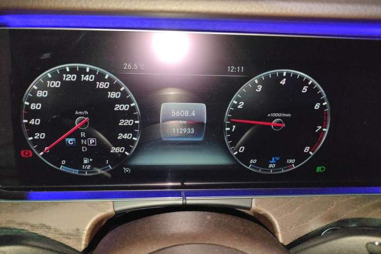 Used Mercedes-Benz E-Class 2020 Restyled E 300 L Exclusive Edition Odometer Close Up