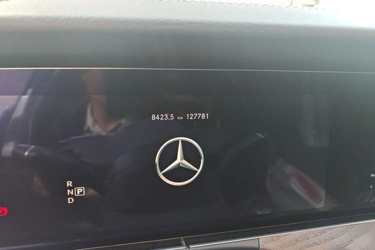 Used Mercedes-Benz E-Class 2020 Restyled E 300 L Exclusive Edition Odometer Close Up
