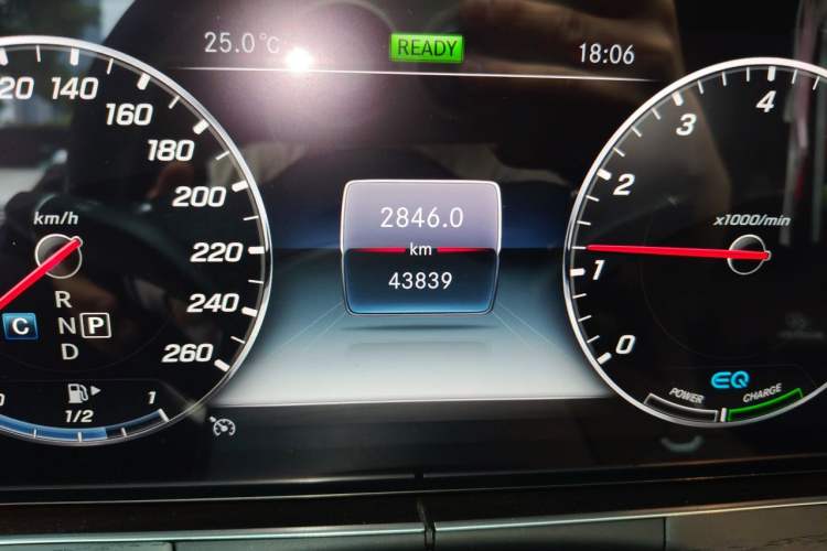 Used Mercedes-Benz E-Class 2020 Facelift E 260 L Sport Edition Odometer Close Up