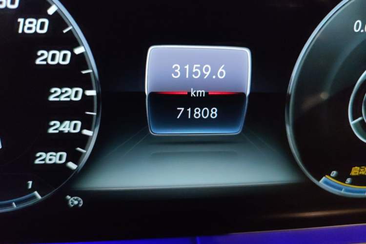 Used Mercedes-Benz E-Class 2020 Restyled E 300 L Exclusive Edition Odometer Close Up