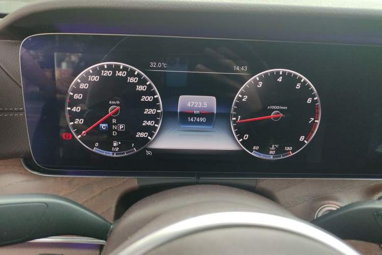 Used Mercedes-Benz E-Class 2020 Restyled E 300 L Exclusive Edition Odometer Close Up