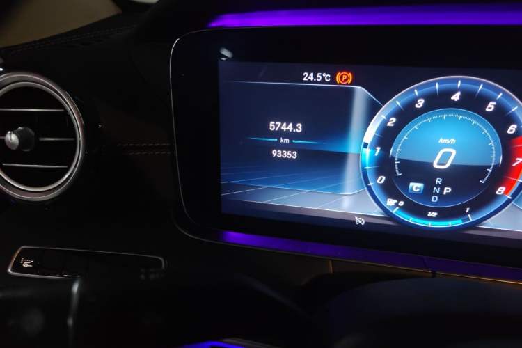 Used Mercedes-Benz E-Class 2020 Restyled E 300 L Sport Exclusive Edition Odometer Close Up