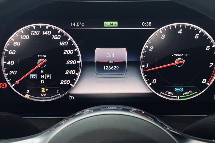 Used Mercedes-Benz E-Class 2020 E 260 L Sport Edition Odometer Close Up