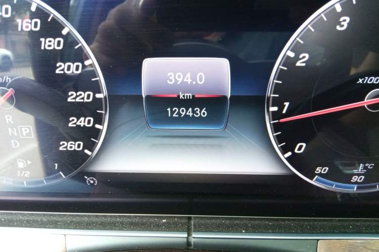 Used Mercedes-Benz E-Class 2020 Restyled E 300 L Exclusive Edition Odometer Close Up