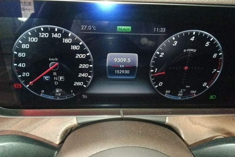 Used Mercedes-Benz E-Class 2020 E 260 L Odometer Close Up