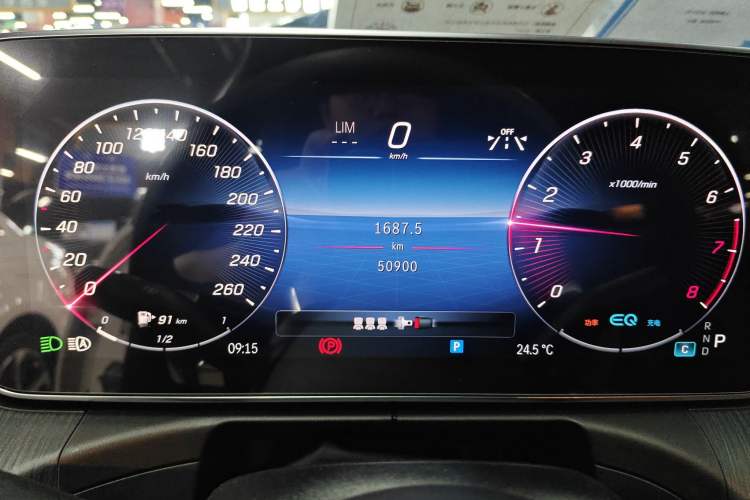 Used Mercedes-Benz E-Class 2020 E 260 L Sport Edition Odometer Close Up