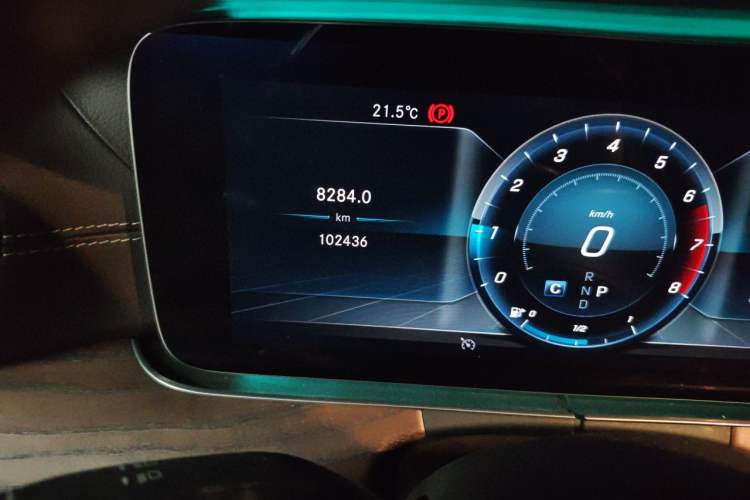 Used Mercedes-Benz E-Class 2020 Restyled E 300 L Exclusive Edition Odometer Close Up