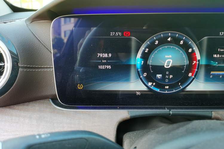 Used Mercedes-Benz E-Class 2020 Restyled E 300 L Exclusive Edition Odometer Close Up