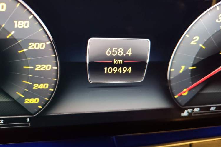 Used Mercedes-Benz E-Class 2020 Restyled E 300 L Sport Exclusive Edition Odometer Close Up