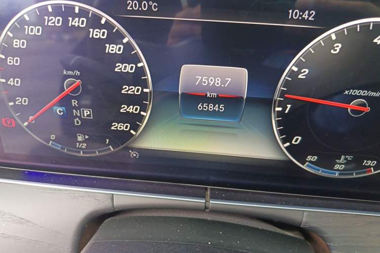 Used Mercedes-Benz E-Class 2020 E 300 L Sport Luxury Edition Odometer Close Up