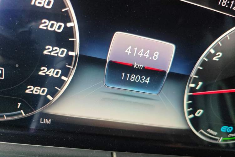 Used Mercedes-Benz E-Class 2020 Facelift E 260 L Odometer Close Up