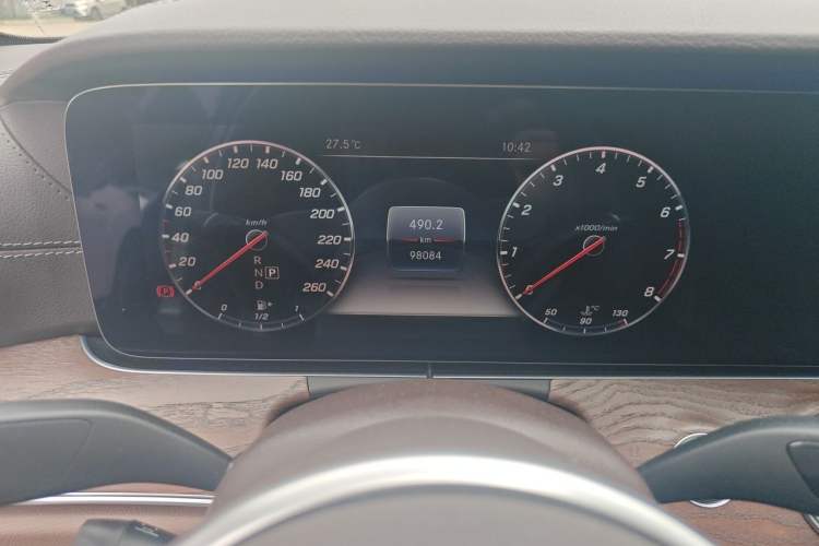 Used Mercedes-Benz E-Class 2020 Facelift E 300 L Stylish Edition Odometer Close Up