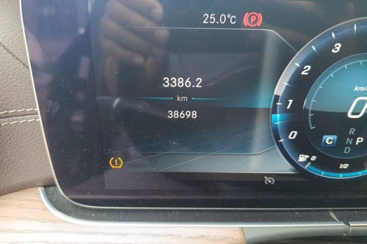 Used Mercedes-Benz E-Class 2020 Facelift E 300 L Stylish Edition Odometer Close Up