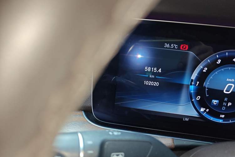 Used Mercedes-Benz E-Class 2020 Facelift E 300 L Stylish Edition Odometer Close Up