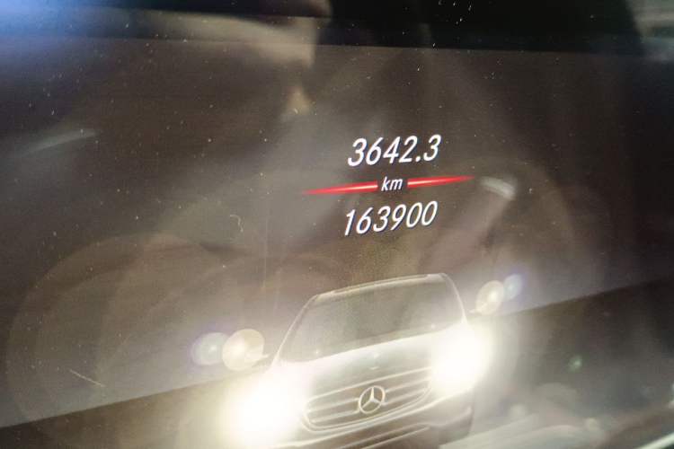 Used Mercedes-Benz E-Class 2020 Facelift E 300 L Stylish Edition Odometer Close Up