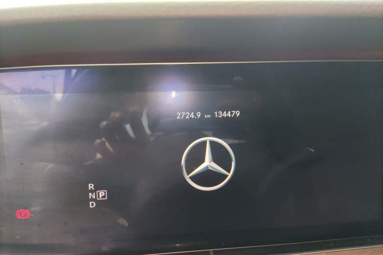 Used Mercedes-Benz E-Class 2020 Restyled E 300 L Exclusive Edition Odometer Close Up