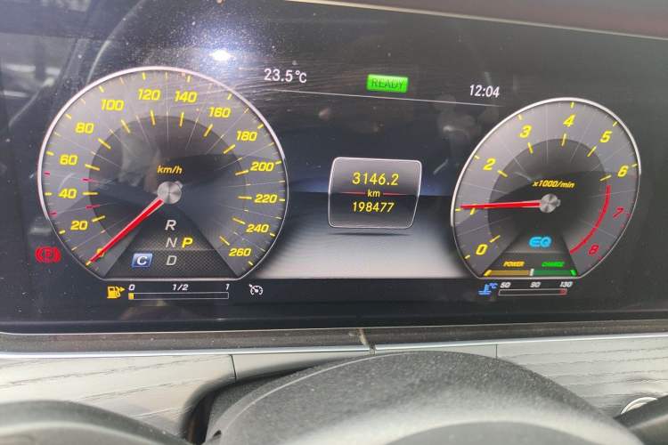 Used Mercedes-Benz E-Class 2020 Facelift E 260 L Sport Edition Odometer Close Up