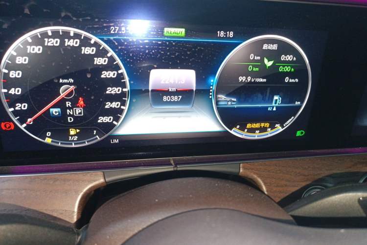 Used Mercedes-Benz E-Class 2020 E 260 L Odometer Close Up
