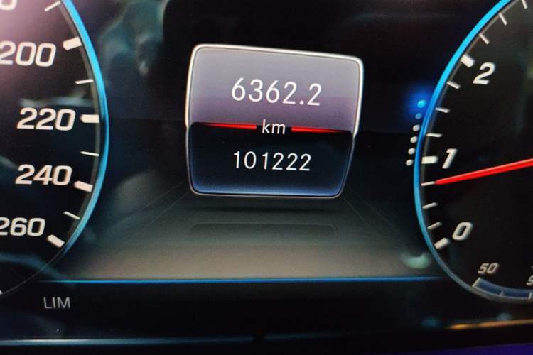 Used Mercedes-Benz E-Class 2020 Restyled E 300 L Exclusive Edition Odometer Close Up