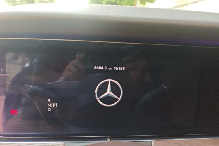 Used Mercedes-Benz E-Class 2020 Restyled E 300 L Exclusive Edition Odometer Close Up