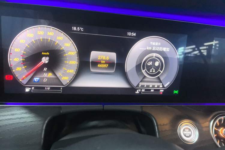 Used Mercedes-Benz E-Class 2020 E 260 Coupe Odometer Close Up