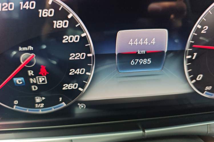 Used Mercedes-Benz E-Class 2020 Restyled E 300 L Sport Exclusive Edition Odometer Close Up