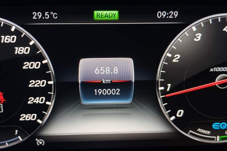 Used Mercedes-Benz E-Class 2020 E 260 L Odometer Close Up