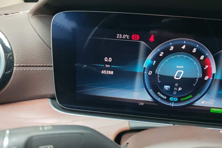 Used Mercedes-Benz E-Class 2020 Facelift E 260 L Odometer Close Up