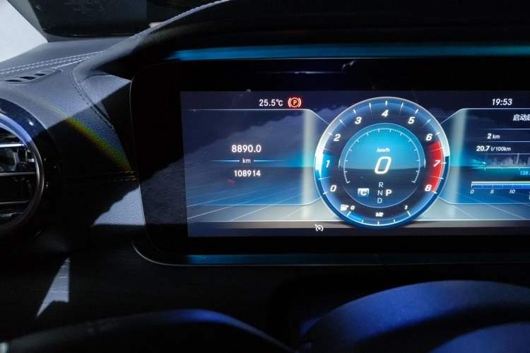 Used Mercedes-Benz E-Class 2020 E 300 L Sport Luxury Edition Odometer Close Up