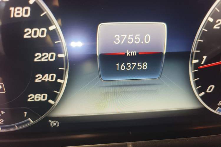 Used Mercedes-Benz E-Class 2020 E 300 L Stylish Model Odometer Close Up