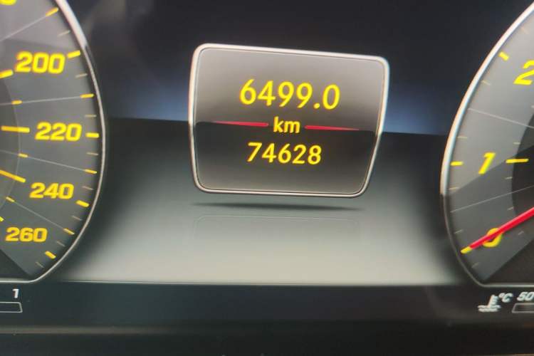 Used Mercedes-Benz E-Class 2020 Restyled E 300 L Exclusive Edition Odometer Close Up