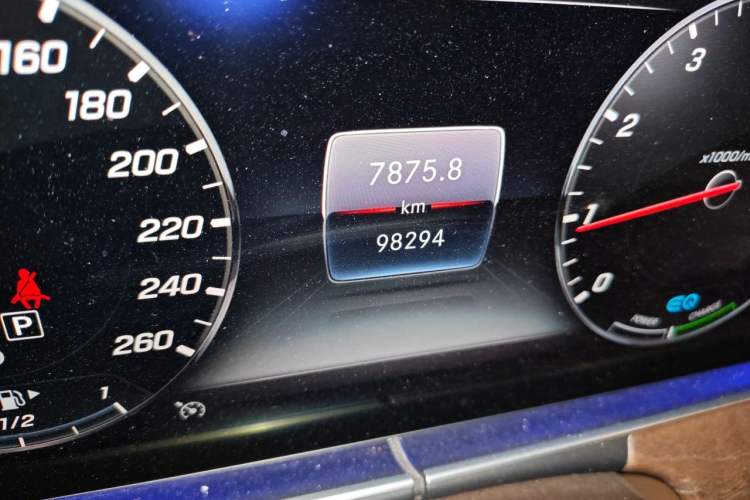 Used Mercedes-Benz E-Class 2020 Facelift E 260 L Odometer Close Up