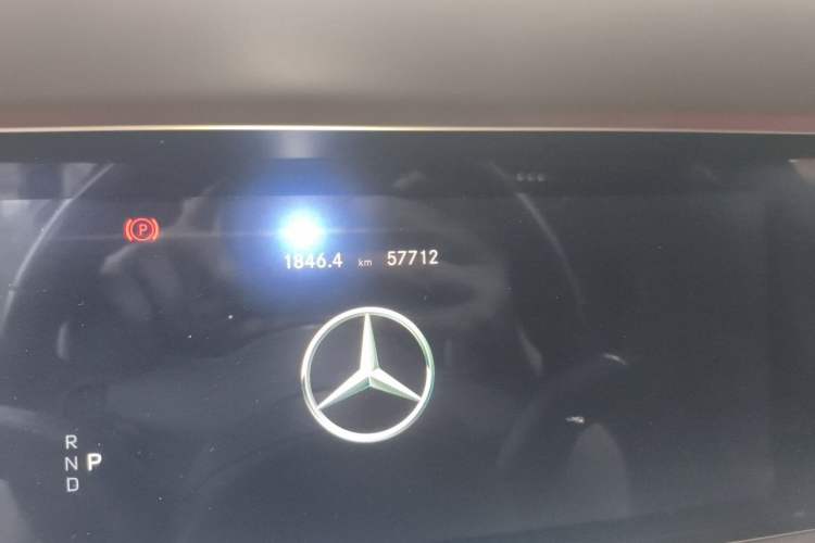 Used Mercedes-Benz E-Class 2020 E 300 L Stylish Model Odometer Close Up