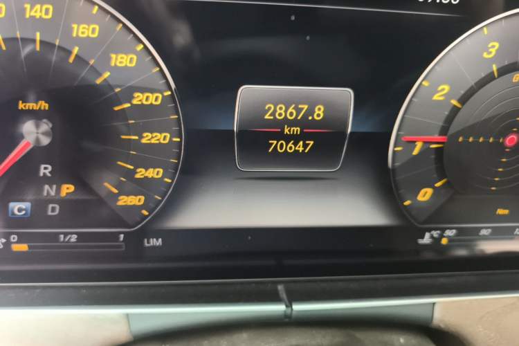 Used Mercedes-Benz E-Class 2020 E 300 L Stylish Model Odometer Close Up