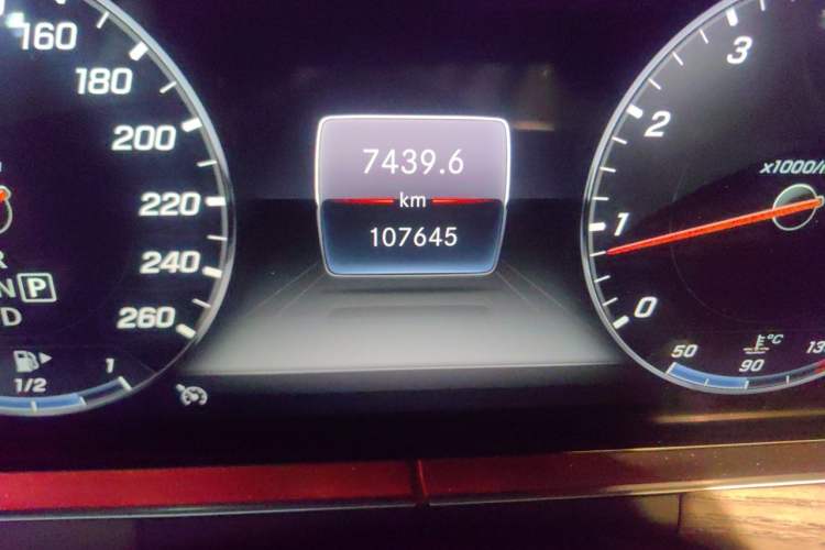 Used Mercedes-Benz E-Class 2020 Facelift E 300 L Stylish Edition Odometer Close Up