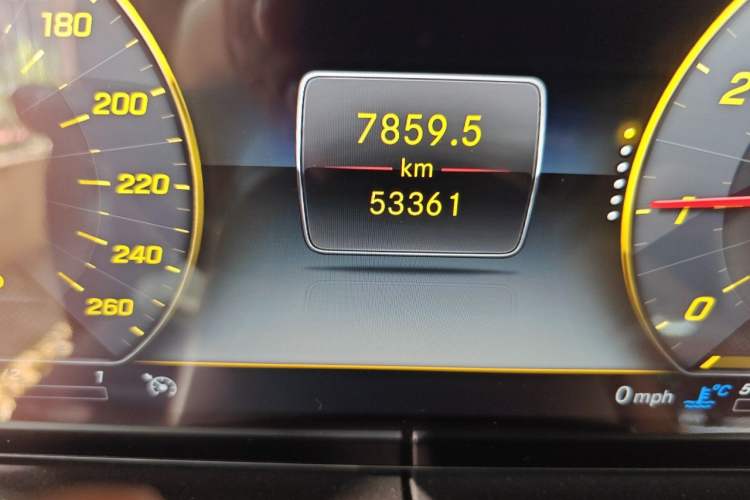 Used Mercedes-Benz E-Class 2020 E 260 L Odometer Close Up