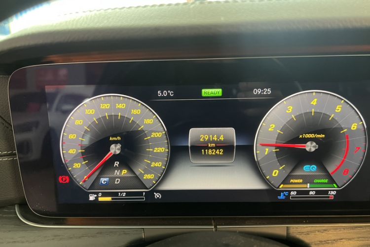 Used Mercedes-Benz E-Class 2020 E 260 L Sport Edition Odometer Close Up