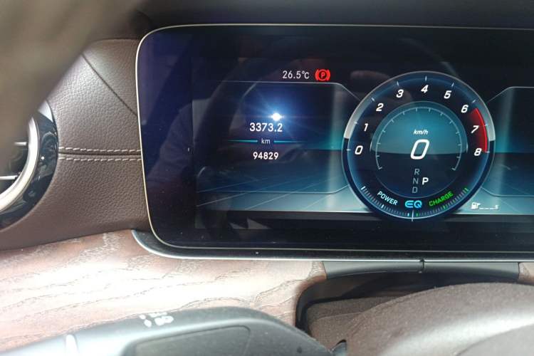Used Mercedes-Benz E-Class 2020 Facelift E 260 L Odometer Close Up