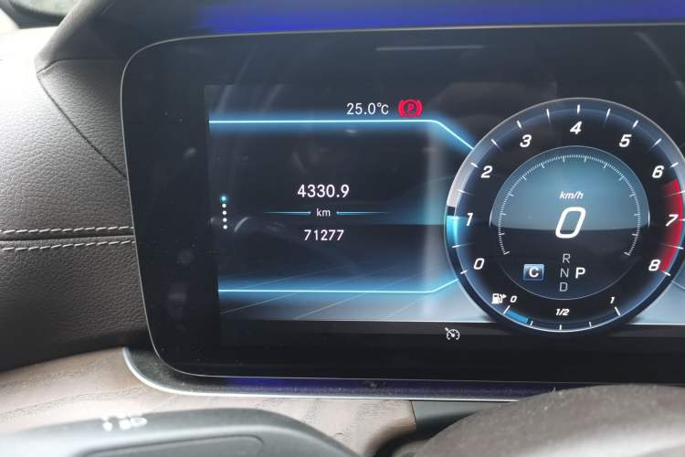 Used Mercedes-Benz E-Class 2020 Facelift E 300 L Stylish Edition Odometer Close Up