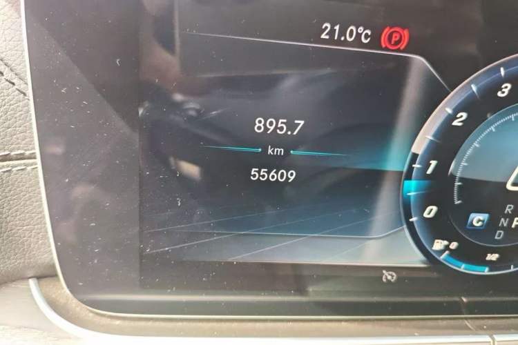 Used Mercedes-Benz E-Class 2020 E 300 L Sport Luxury Edition Odometer Close Up