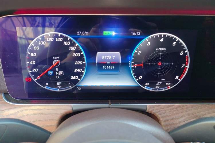 Used Mercedes-Benz E-Class 2020 E 260 L Odometer Close Up