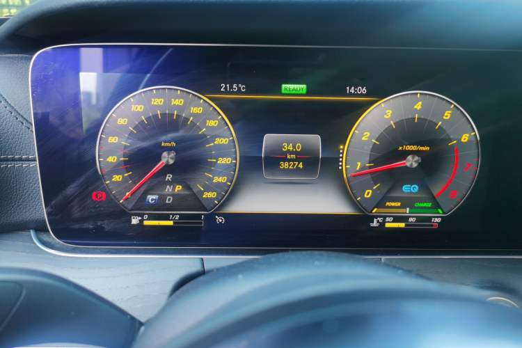 Used Mercedes-Benz E-Class 2020 Facelift E 260 L Sport Edition Odometer Close Up